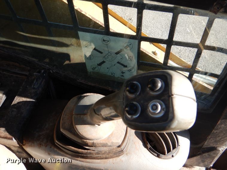 image for item JS9770 2005 Caterpillar 242B  skid steer loader