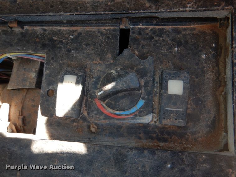 image for item JS9770 2005 Caterpillar 242B  skid steer loader