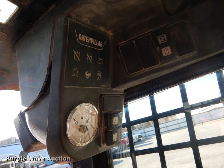 image for item JS9770 2005 Caterpillar 242B  skid steer loader