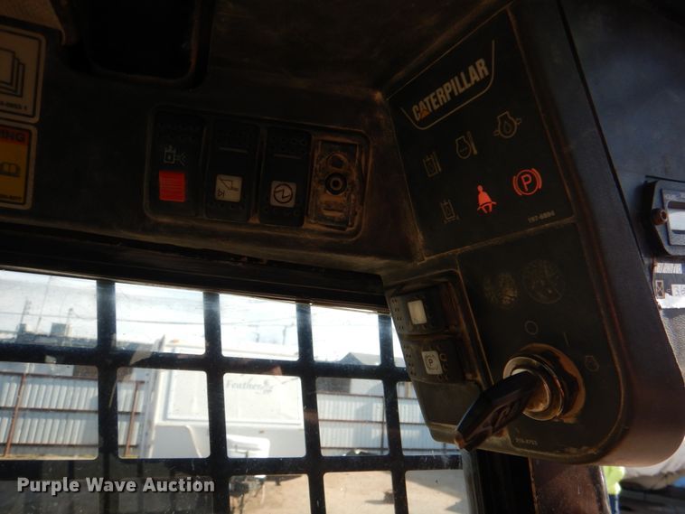 image for item JS9770 2005 Caterpillar 242B  skid steer loader