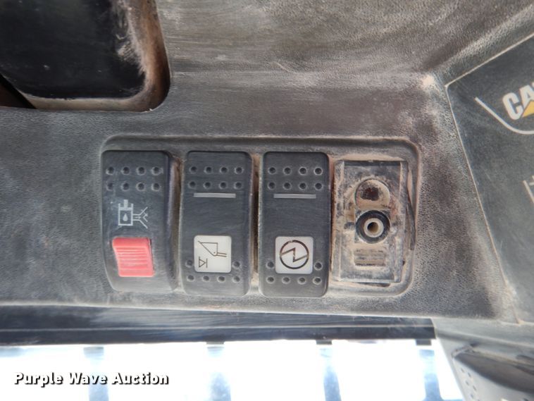 image for item JS9770 2005 Caterpillar 242B  skid steer loader