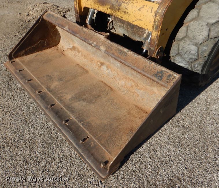image for item JS9770 2005 Caterpillar 242B  skid steer loader