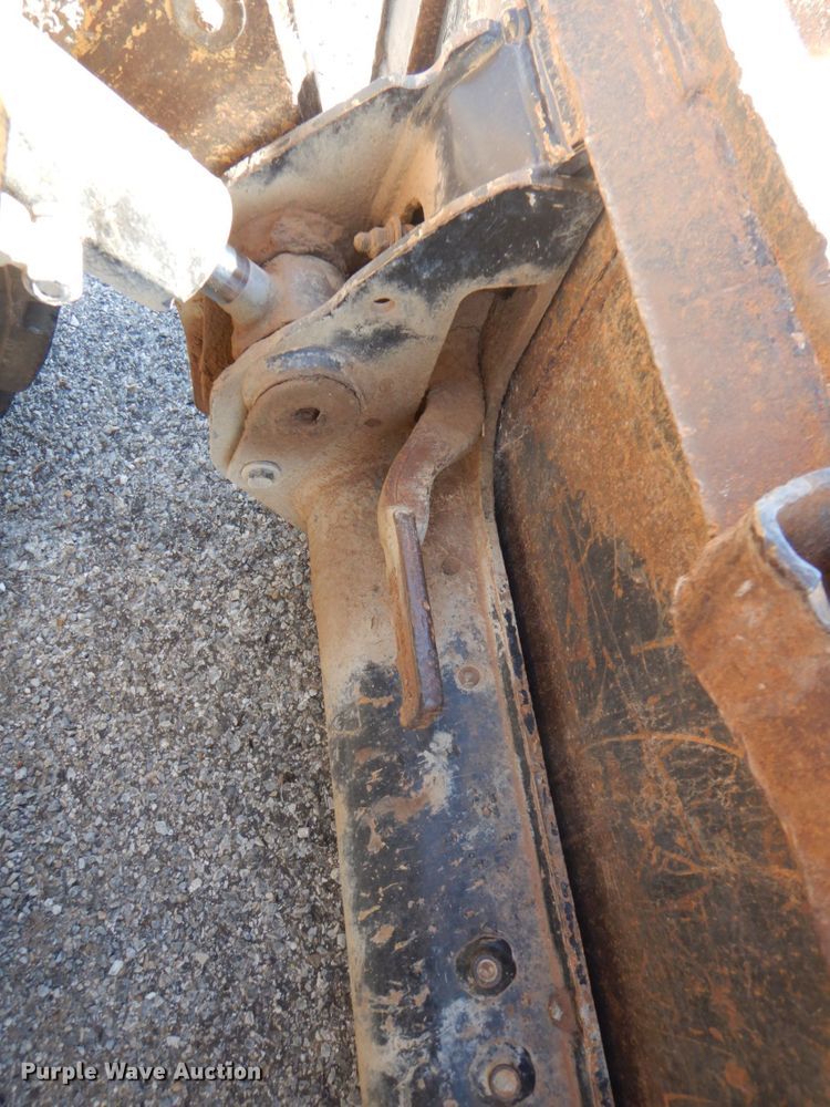 image for item JS9770 2005 Caterpillar 242B  skid steer loader