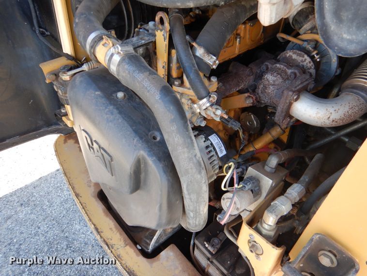 image for item JS9770 2005 Caterpillar 242B  skid steer loader