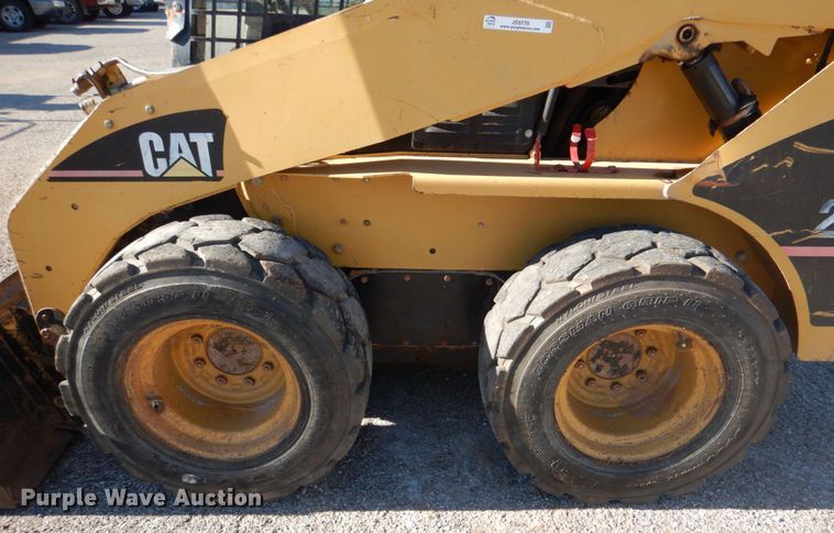 image for item JS9770 2005 Caterpillar 242B  skid steer loader