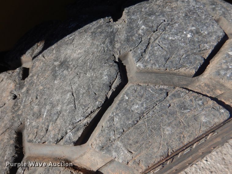 image for item JS9770 2005 Caterpillar 242B  skid steer loader