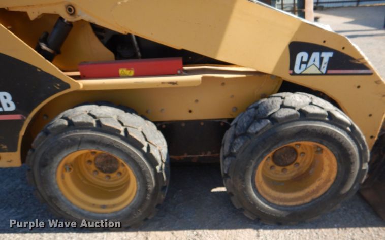 image for item JS9770 2005 Caterpillar 242B  skid steer loader