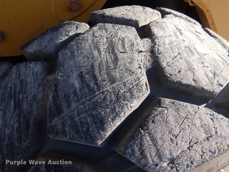 image for item JS9770 2005 Caterpillar 242B  skid steer loader