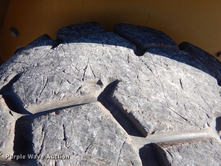 image for item JS9770 2005 Caterpillar 242B  skid steer loader