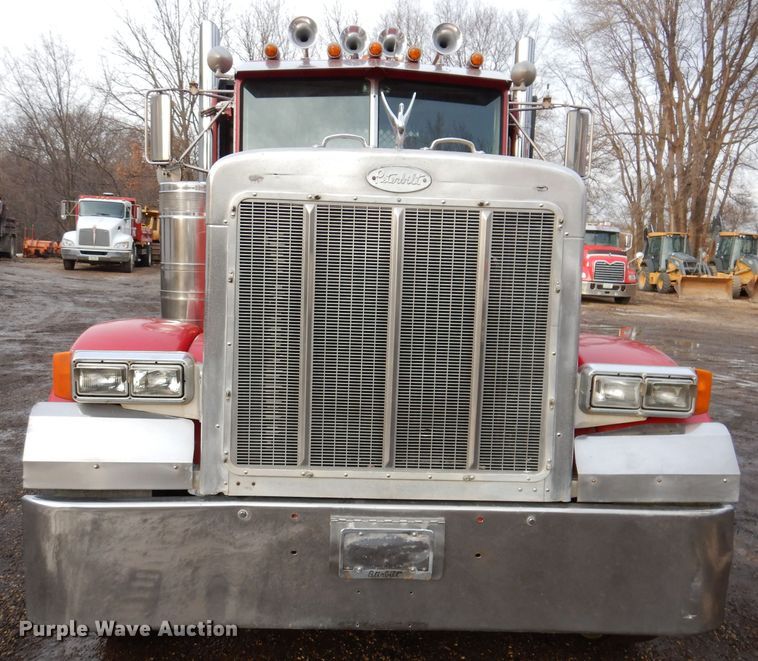 image for item KH9094 1995 Peterbilt 379  flatbed truck