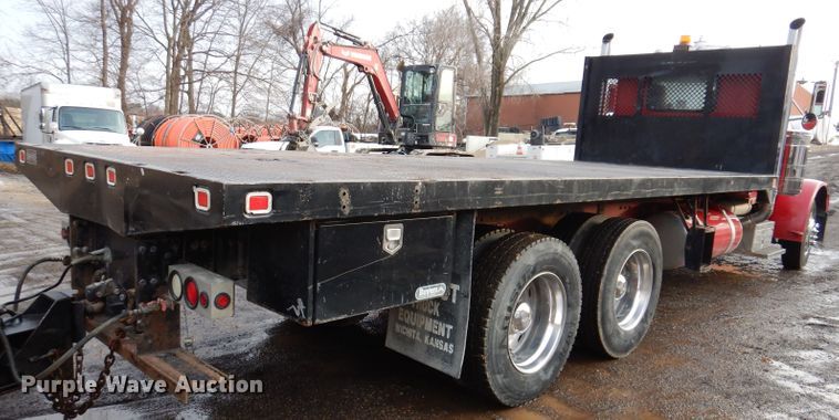 image for item KH9094 1995 Peterbilt 379  flatbed truck