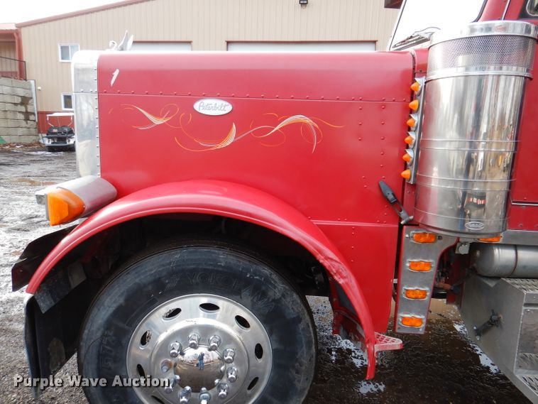 image for item KH9094 1995 Peterbilt 379  flatbed truck