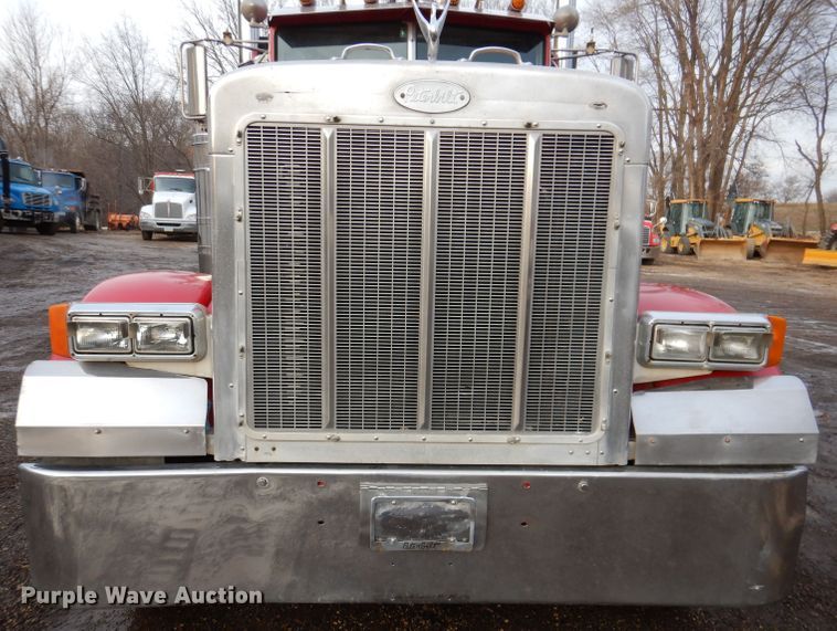 image for item KH9094 1995 Peterbilt 379  flatbed truck