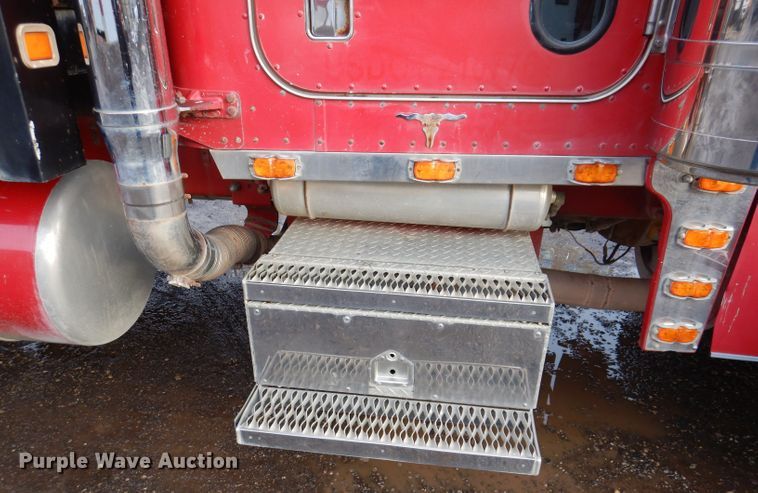 image for item KH9094 1995 Peterbilt 379  flatbed truck