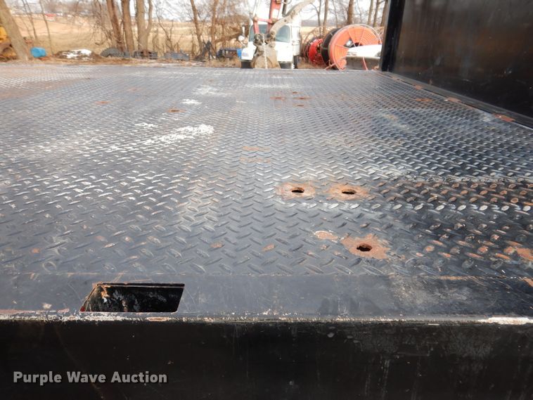 image for item KH9094 1995 Peterbilt 379  flatbed truck