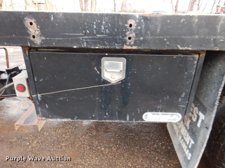 image for item KH9094 1995 Peterbilt 379  flatbed truck