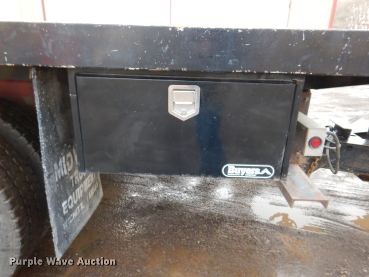 image for item KH9094 1995 Peterbilt 379  flatbed truck