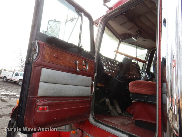 image for item KH9094 1995 Peterbilt 379  flatbed truck