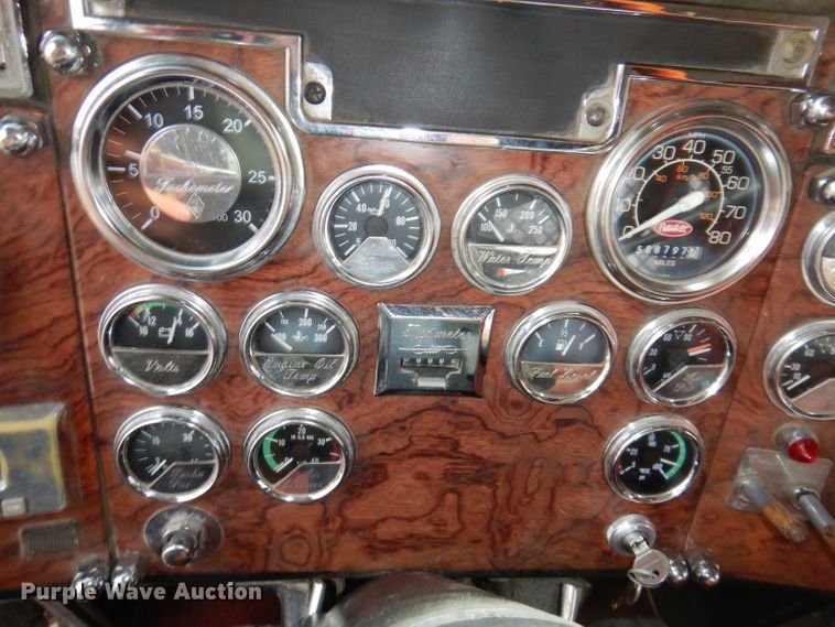 image for item KH9094 1995 Peterbilt 379  flatbed truck