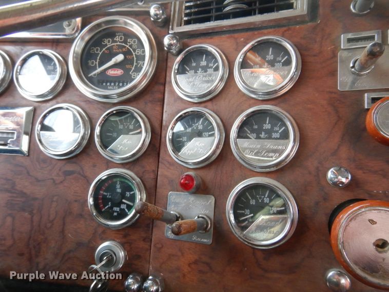 image for item KH9094 1995 Peterbilt 379  flatbed truck