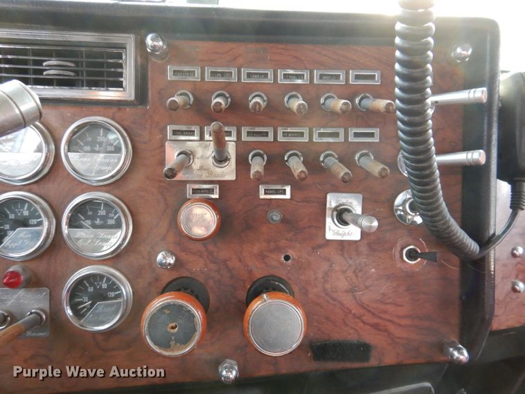 image for item KH9094 1995 Peterbilt 379  flatbed truck