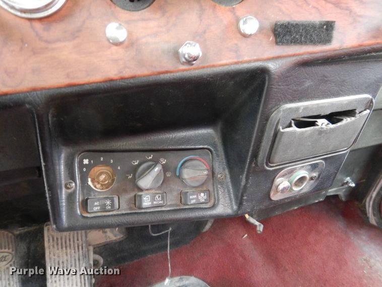 image for item KH9094 1995 Peterbilt 379  flatbed truck