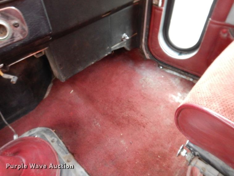 image for item KH9094 1995 Peterbilt 379  flatbed truck