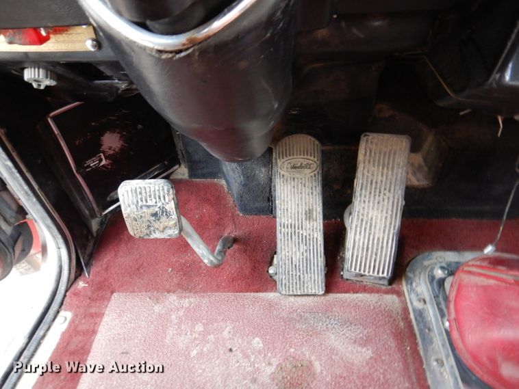 image for item KH9094 1995 Peterbilt 379  flatbed truck