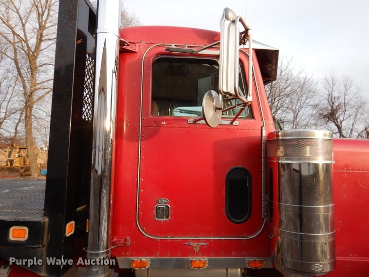 image for item KH9094 1995 Peterbilt 379  flatbed truck