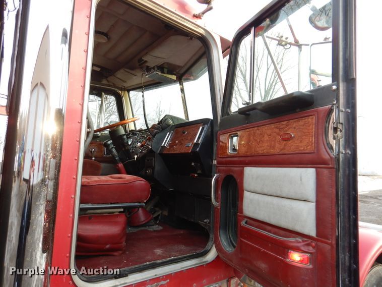 image for item KH9094 1995 Peterbilt 379  flatbed truck