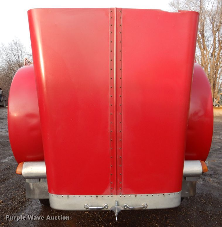 image for item KH9094 1995 Peterbilt 379  flatbed truck