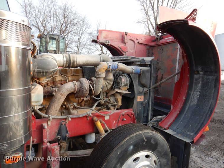 image for item KH9094 1995 Peterbilt 379  flatbed truck