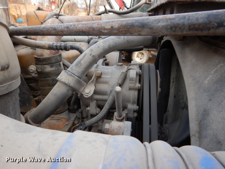 image for item KH9094 1995 Peterbilt 379  flatbed truck