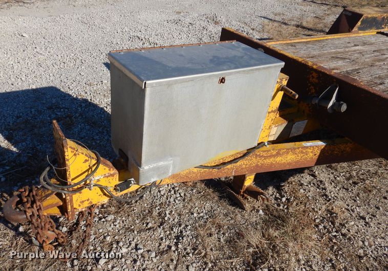 image for item KH9107 1998 Redi Haul FSL1427E  equipment trailer
