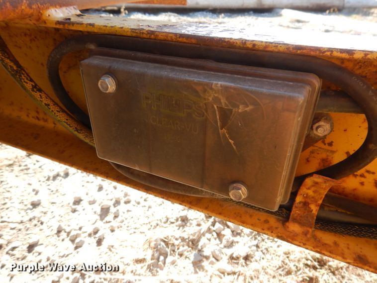 image for item KH9107 1998 Redi Haul FSL1427E  equipment trailer