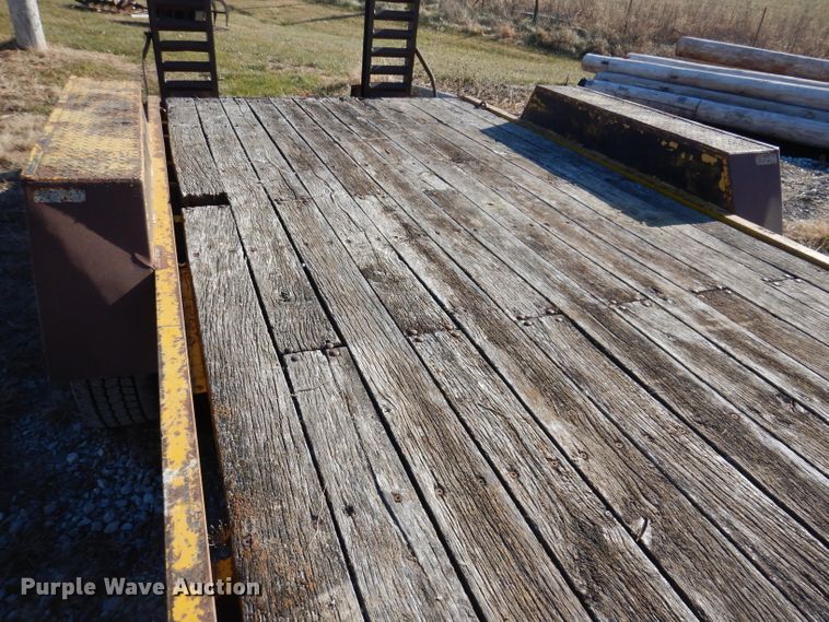 image for item KH9107 1998 Redi Haul FSL1427E  equipment trailer