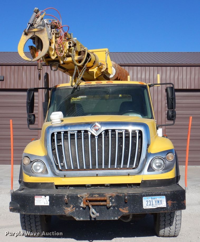 image for item KH9108 2011 International 7500  digger derrick truck