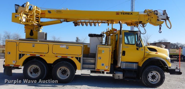 image for item KH9108 2011 International 7500  digger derrick truck