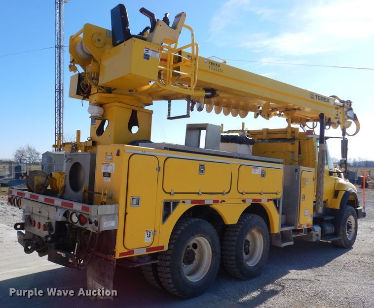 image for item KH9108 2011 International 7500  digger derrick truck