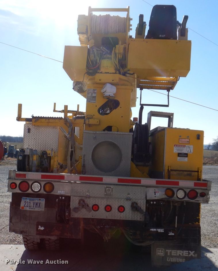 image for item KH9108 2011 International 7500  digger derrick truck