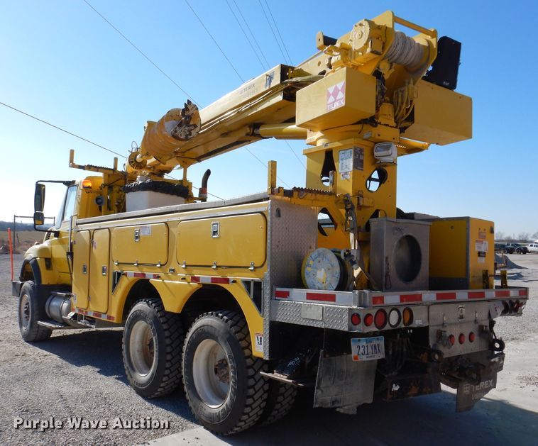 image for item KH9108 2011 International 7500  digger derrick truck