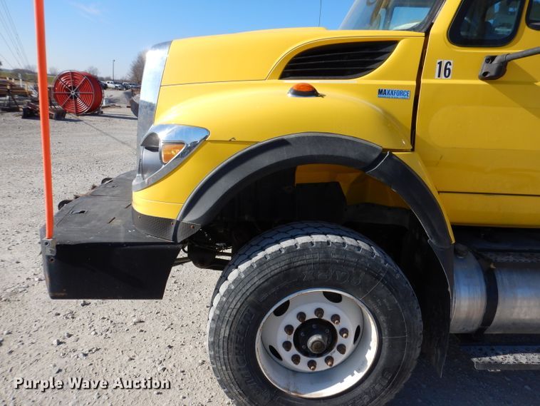 image for item KH9108 2011 International 7500  digger derrick truck