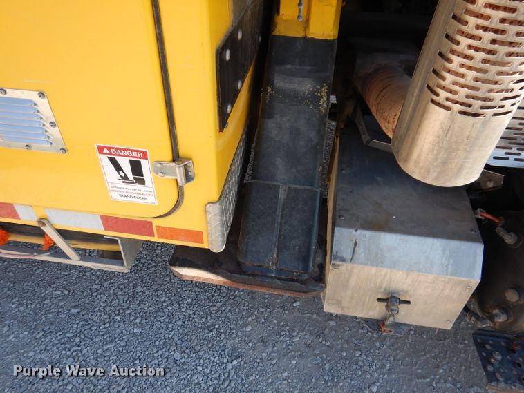 image for item KH9108 2011 International 7500  digger derrick truck