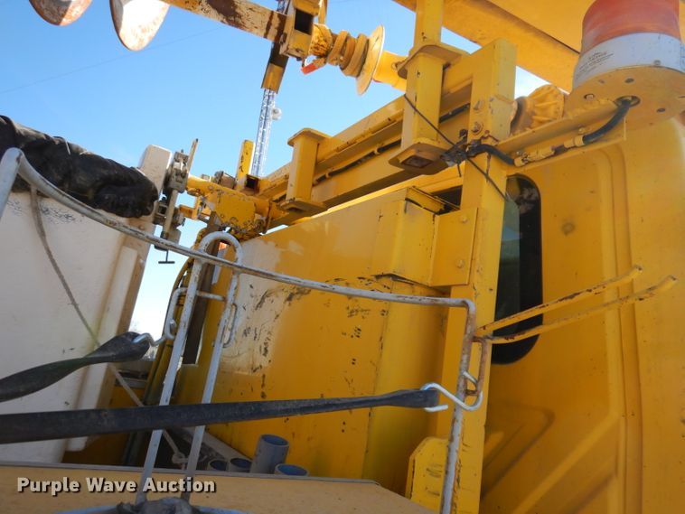 image for item KH9108 2011 International 7500  digger derrick truck