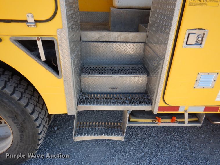 image for item KH9108 2011 International 7500  digger derrick truck