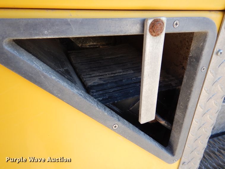 image for item KH9108 2011 International 7500  digger derrick truck