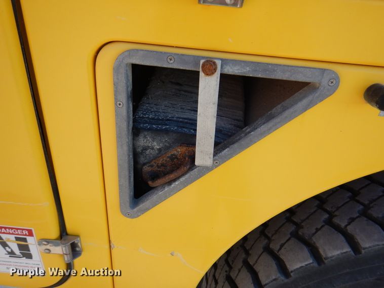 image for item KH9108 2011 International 7500  digger derrick truck