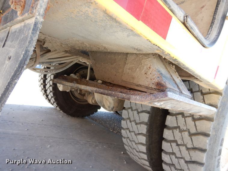 image for item KH9108 2011 International 7500  digger derrick truck