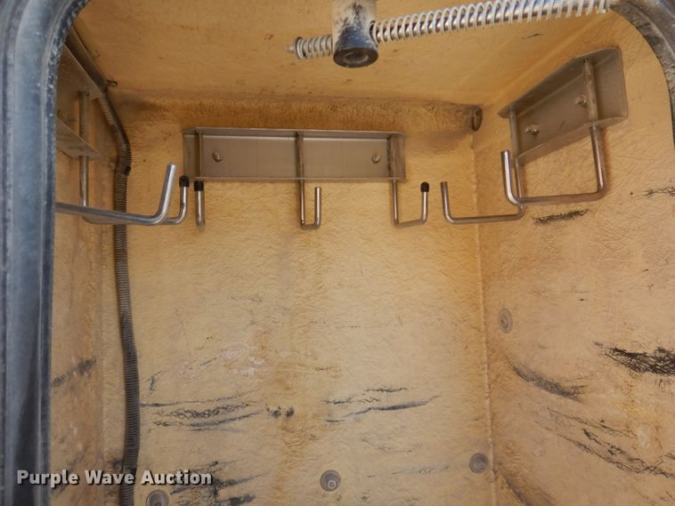 image for item KH9108 2011 International 7500  digger derrick truck