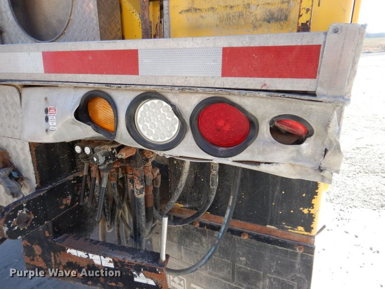 image for item KH9108 2011 International 7500  digger derrick truck